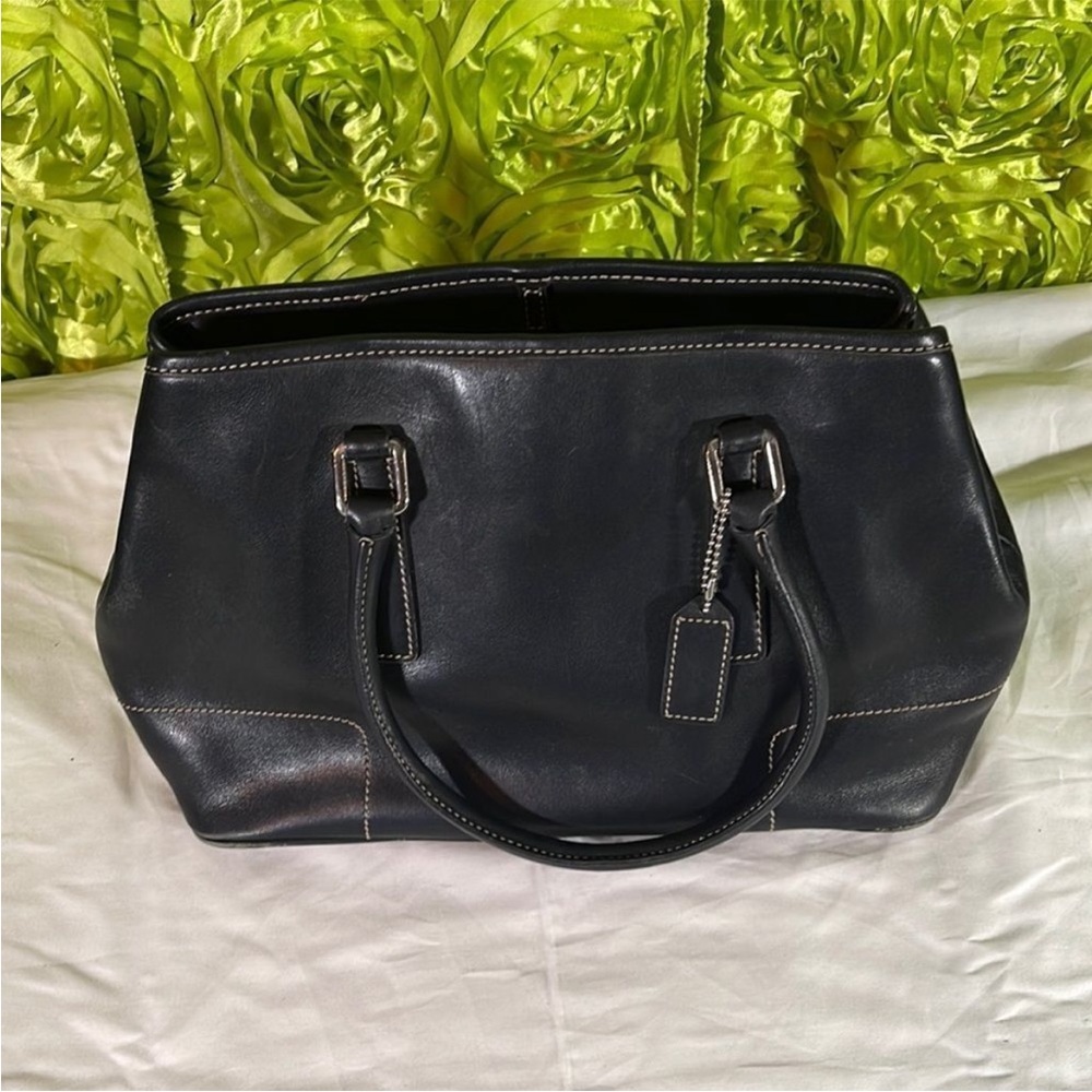 Sleek COACH Black Leather Tote with Structured Design